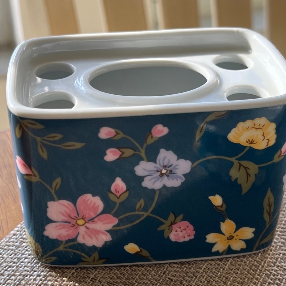 Andre Richard porcelain floral toothbrush holder JAPAN BLUE PINK